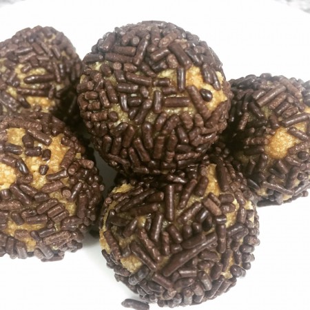 Bolitas de Manjar con Chocolate